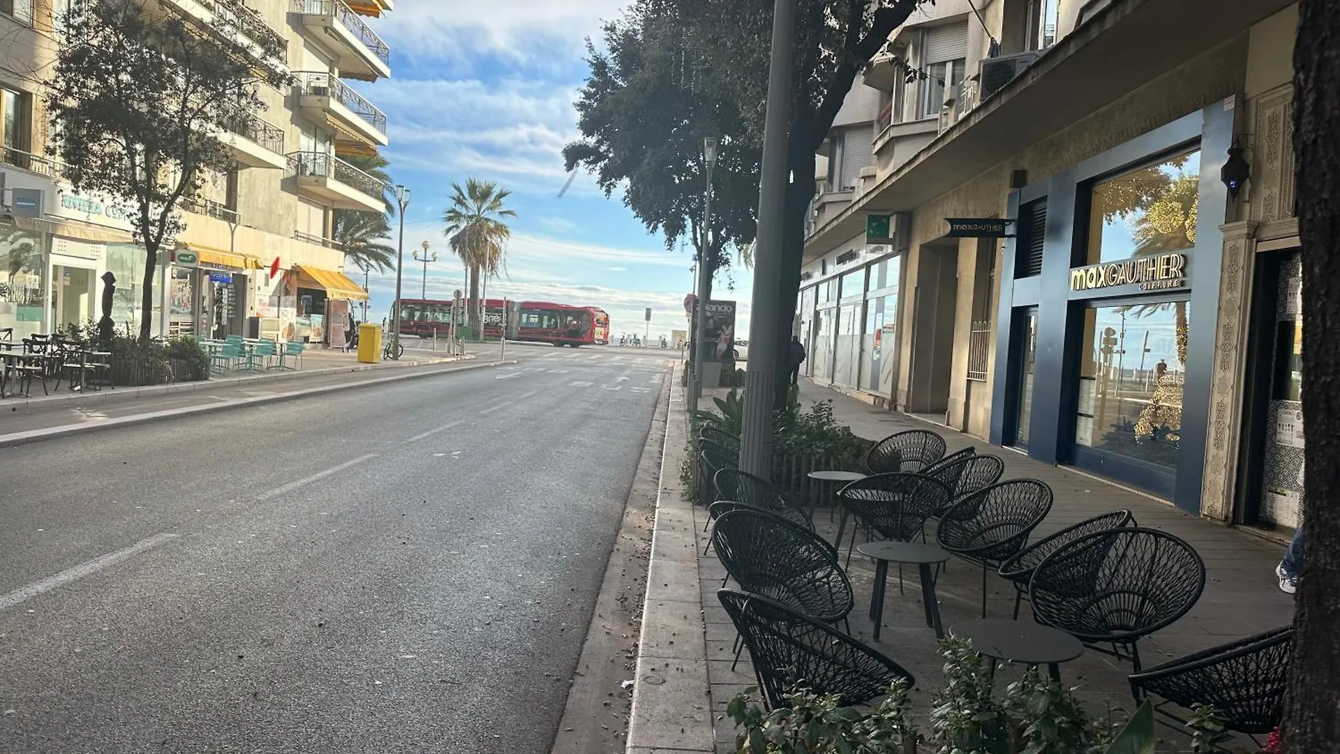 Promenade Des Anglais With Ac Near Negresco Nice